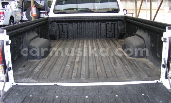 Tenga Tsaru Toyota Hilux Chena Mota in Beitbridge in Matabeleland South Tenga Tsaru Toyota Hilux Chena Mota in Beitbridge in Matabeleland South