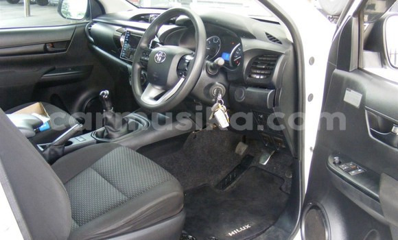 Tenga Tsaru Toyota Hilux Chena Mota in Beitbridge in Matabeleland South Tenga Tsaru Toyota Hilux Chena Mota in Beitbridge in Matabeleland South