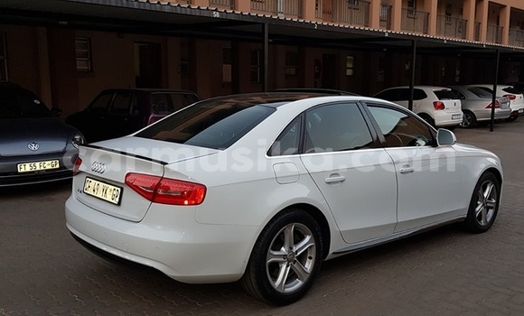 Acheter Occasion Voiture Audi A4 Blanc à Beitbridge, Matabeleland South Acheter Occasion Voiture Audi A4 Blanc à Beitbridge, Matabeleland South