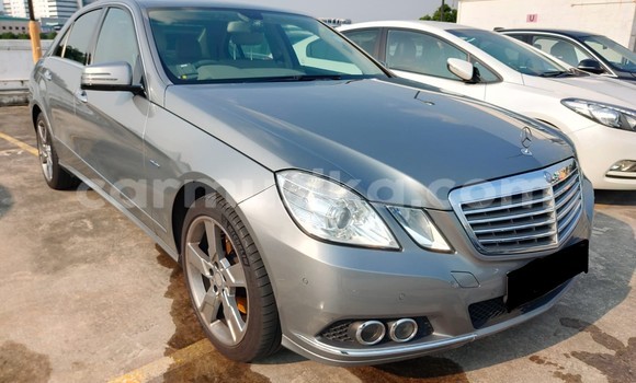 Buy Used Mercedes‒Benz 250 Silver Car in Bulawayo in Bulawayo Buy Used Mercedes‒Benz 250 Silver Car in Bulawayo in Bulawayo