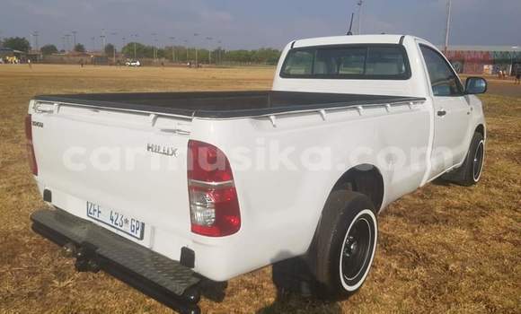 Acheter Occasion Voiture Toyota Hilux Blanc à Beitbridge, Matabeleland South Acheter Occasion Voiture Toyota Hilux Blanc à Beitbridge, Matabeleland South