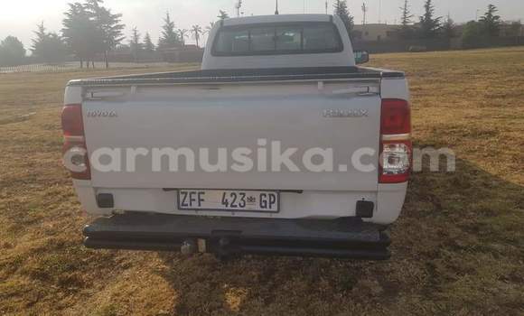 Acheter Occasion Voiture Toyota Hilux Blanc à Beitbridge, Matabeleland South Acheter Occasion Voiture Toyota Hilux Blanc à Beitbridge, Matabeleland South