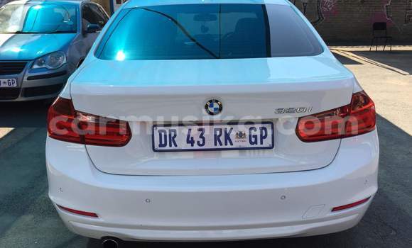 Tenga Tsaru BMW 3–Series Chena Mota in Beitbridge in Matabeleland South Tenga Tsaru BMW 3–Series Chena Mota in Beitbridge in Matabeleland South