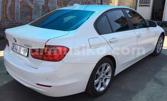 Tenga Tsaru BMW 3–Series Chena Mota in Beitbridge in Matabeleland South Tenga Tsaru BMW 3–Series Chena Mota in Beitbridge in Matabeleland South