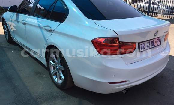 Tenga Tsaru BMW 3–Series Chena Mota in Beitbridge in Matabeleland South Tenga Tsaru BMW 3–Series Chena Mota in Beitbridge in Matabeleland South