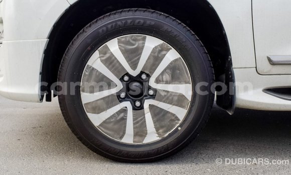 Acheter Import Voiture Toyota Land Cruiser Blanc à Import - Dubai, Harare Acheter Import Voiture Toyota Land Cruiser Blanc à Import - Dubai, Harare