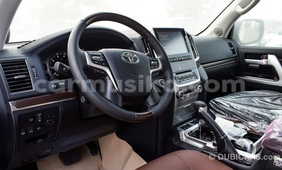 Acheter Import Voiture Toyota Land Cruiser Blanc à Import - Dubai, Harare Acheter Import Voiture Toyota Land Cruiser Blanc à Import - Dubai, Harare