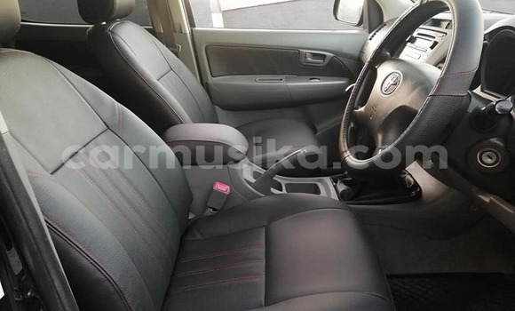 Acheter Occasion Voiture Toyota Hilux Surf Noir à Beitbridge, Matabeleland South Acheter Occasion Voiture Toyota Hilux Surf Noir à Beitbridge, Matabeleland South