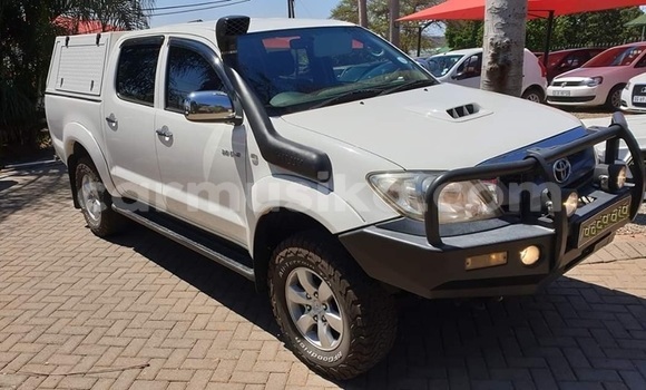 Tenga Tsaru Toyota Hilux Chena Mota in Harare in Harare Tenga Tsaru Toyota Hilux Chena Mota in Harare in Harare