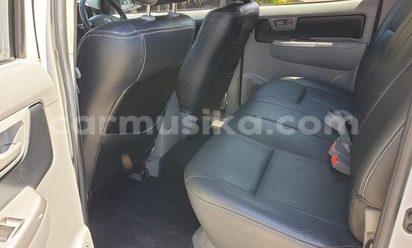 Tenga Tsaru Toyota Hilux Chena Mota in Harare in Harare Tenga Tsaru Toyota Hilux Chena Mota in Harare in Harare