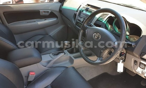 Tenga Tsaru Toyota Hilux Chena Mota in Harare in Harare Tenga Tsaru Toyota Hilux Chena Mota in Harare in Harare