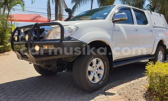 Tenga Tsaru Toyota Hilux Chena Mota in Harare in Harare Tenga Tsaru Toyota Hilux Chena Mota in Harare in Harare