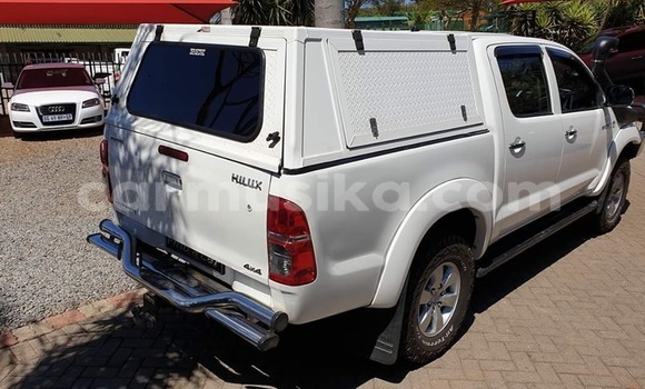 Tenga Tsaru Toyota Hilux Chena Mota in Harare in Harare Tenga Tsaru Toyota Hilux Chena Mota in Harare in Harare