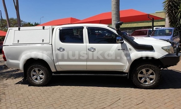Tenga Tsaru Toyota Hilux Chena Mota in Harare in Harare Tenga Tsaru Toyota Hilux Chena Mota in Harare in Harare