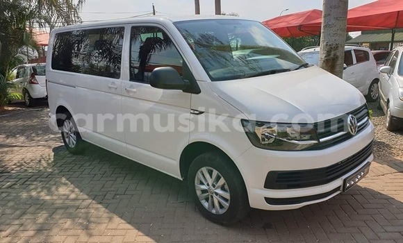 Buy Used Volkswagen Caravelle White Car in Harare in Harare Buy Used Volkswagen Caravelle White Car in Harare in Harare