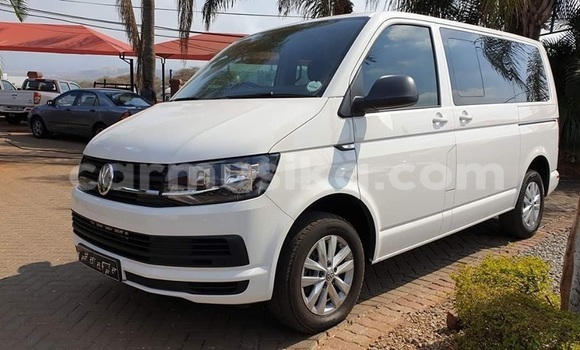 Buy Used Volkswagen Caravelle White Car in Harare in Harare Buy Used Volkswagen Caravelle White Car in Harare in Harare
