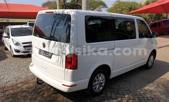 Buy Used Volkswagen Caravelle White Car in Harare in Harare Buy Used Volkswagen Caravelle White Car in Harare in Harare