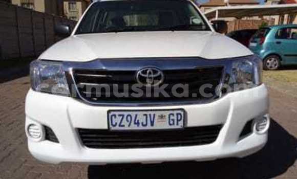 Buy Used Toyota Hilux White Car in Beitbridge in Matabeleland South Buy Used Toyota Hilux White Car in Beitbridge in Matabeleland South