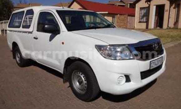 Buy Used Toyota Hilux White Car in Beitbridge in Matabeleland South Buy Used Toyota Hilux White Car in Beitbridge in Matabeleland South