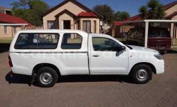 Buy Used Toyota Hilux White Car in Beitbridge in Matabeleland South Buy Used Toyota Hilux White Car in Beitbridge in Matabeleland South