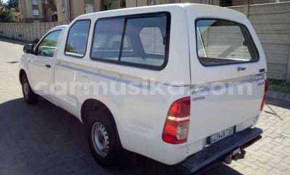 Buy Used Toyota Hilux White Car in Beitbridge in Matabeleland South Buy Used Toyota Hilux White Car in Beitbridge in Matabeleland South