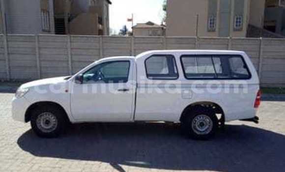 Buy Used Toyota Hilux White Car in Beitbridge in Matabeleland South Buy Used Toyota Hilux White Car in Beitbridge in Matabeleland South