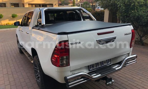 Tenga Tsaru Toyota Hilux Chena Mota in Beitbridge in Matabeleland South Tenga Tsaru Toyota Hilux Chena Mota in Beitbridge in Matabeleland South