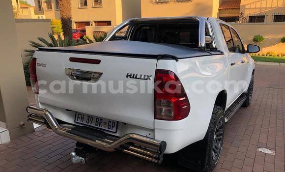 Tenga Tsaru Toyota Hilux Chena Mota in Beitbridge in Matabeleland South Tenga Tsaru Toyota Hilux Chena Mota in Beitbridge in Matabeleland South