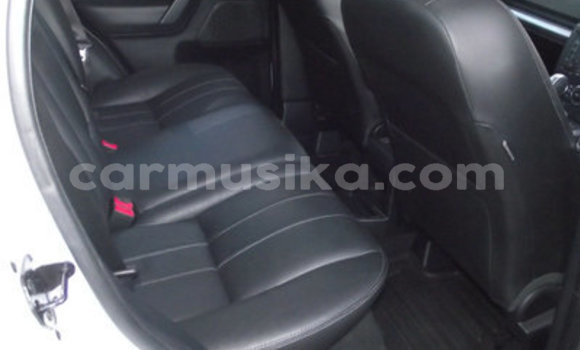 Buy Used Land Rover Range Rover White Car in Beitbridge in Matabeleland South Buy Used Land Rover Range Rover White Car in Beitbridge in Matabeleland South