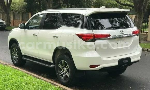 Tenga Tsaru Toyota Fortuner Chena Mota in Mapopoma eVhitori in Matabeleland North Tenga Tsaru Toyota Fortuner Chena Mota in Mapopoma eVhitori in Matabeleland North