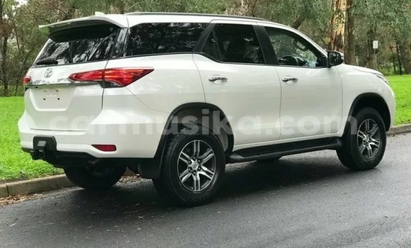 Tenga Tsaru Toyota Fortuner Chena Mota in Mapopoma eVhitori in Matabeleland North Tenga Tsaru Toyota Fortuner Chena Mota in Mapopoma eVhitori in Matabeleland North