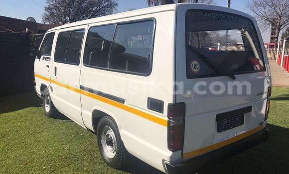 Buy Used Toyota Hiace White Car in Beitbridge in Matabeleland South Buy Used Toyota Hiace White Car in Beitbridge in Matabeleland South