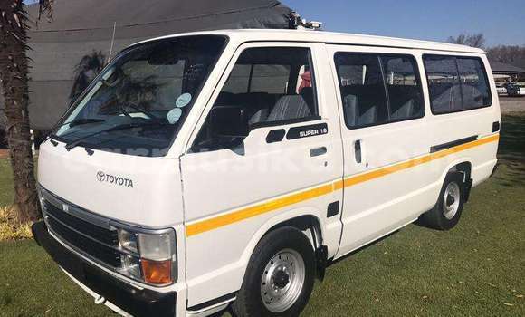 Buy Used Toyota Hiace White Car in Beitbridge in Matabeleland South Buy Used Toyota Hiace White Car in Beitbridge in Matabeleland South