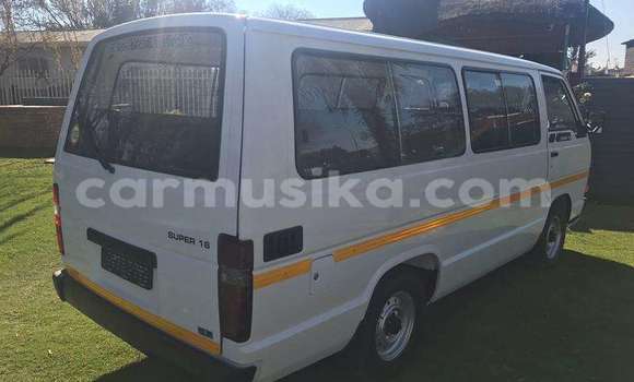 Buy Used Toyota Hiace White Car in Beitbridge in Matabeleland South Buy Used Toyota Hiace White Car in Beitbridge in Matabeleland South