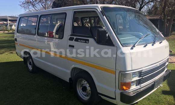 Buy Used Toyota Hiace White Car in Beitbridge in Matabeleland South Buy Used Toyota Hiace White Car in Beitbridge in Matabeleland South