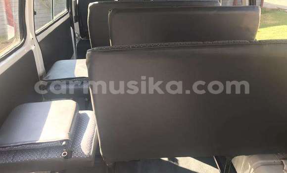 Buy Used Toyota Hiace White Car in Beitbridge in Matabeleland South Buy Used Toyota Hiace White Car in Beitbridge in Matabeleland South