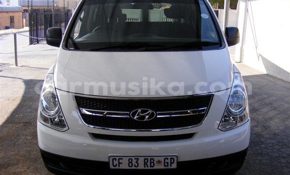 Tenga Tsaru Hyundai H1 Chena Mota in Beitbridge in Matabeleland South Tenga Tsaru Hyundai H1 Chena Mota in Beitbridge in Matabeleland South