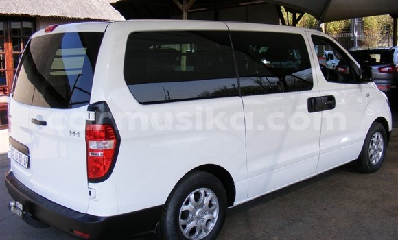 Tenga Tsaru Hyundai H1 Chena Mota in Beitbridge in Matabeleland South Tenga Tsaru Hyundai H1 Chena Mota in Beitbridge in Matabeleland South