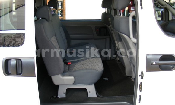 Tenga Tsaru Hyundai H1 Chena Mota in Beitbridge in Matabeleland South Tenga Tsaru Hyundai H1 Chena Mota in Beitbridge in Matabeleland South