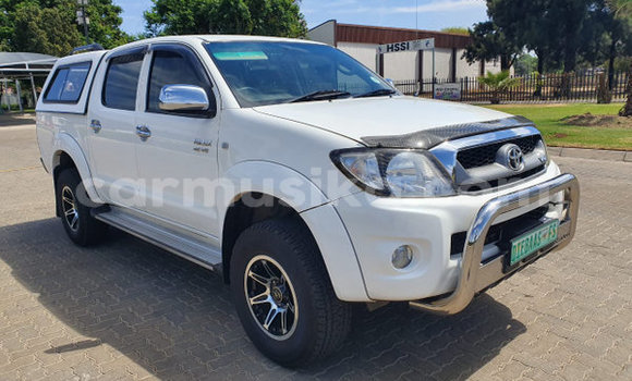 Tenga Tsaru Toyota Hilux Chena Mota in Beitbridge in Matabeleland South Tenga Tsaru Toyota Hilux Chena Mota in Beitbridge in Matabeleland South