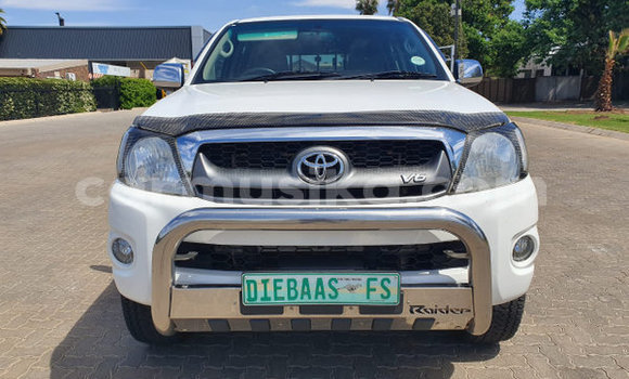 Tenga Tsaru Toyota Hilux Chena Mota in Beitbridge in Matabeleland South Tenga Tsaru Toyota Hilux Chena Mota in Beitbridge in Matabeleland South
