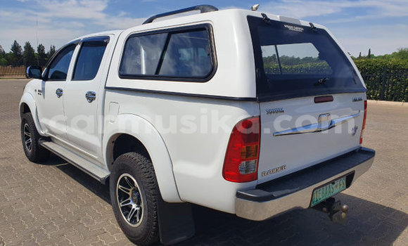 Tenga Tsaru Toyota Hilux Chena Mota in Beitbridge in Matabeleland South Tenga Tsaru Toyota Hilux Chena Mota in Beitbridge in Matabeleland South