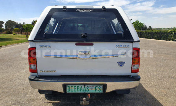 Tenga Tsaru Toyota Hilux Chena Mota in Beitbridge in Matabeleland South Tenga Tsaru Toyota Hilux Chena Mota in Beitbridge in Matabeleland South