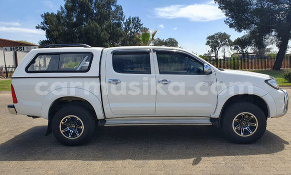 Tenga Tsaru Toyota Hilux Chena Mota in Beitbridge in Matabeleland South Tenga Tsaru Toyota Hilux Chena Mota in Beitbridge in Matabeleland South