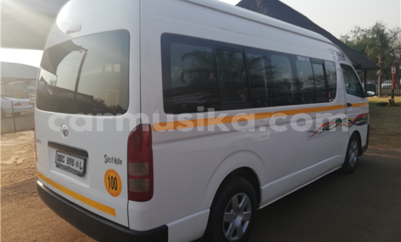 Tenga Tsaru Toyota Pickup Chena Mota in Beitbridge in Matabeleland South Tenga Tsaru Toyota Pickup Chena Mota in Beitbridge in Matabeleland South