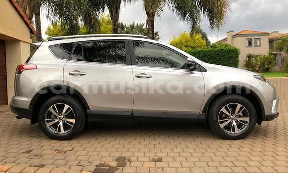 Acheter Occasion Voiture Toyota RAV4 Gris à Beitbridge, Matabeleland South Acheter Occasion Voiture Toyota RAV4 Gris à Beitbridge, Matabeleland South