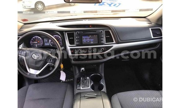 Tenga Imported Toyota Highlander Nhema Mota in Import - Dubai in Harare Tenga Imported Toyota Highlander Nhema Mota in Import - Dubai in Harare