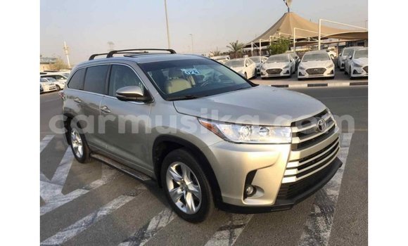 Tenga Imported Toyota Highlander Beige Mota in Import - Dubai in Harare Tenga Imported Toyota Highlander Beige Mota in Import - Dubai in Harare