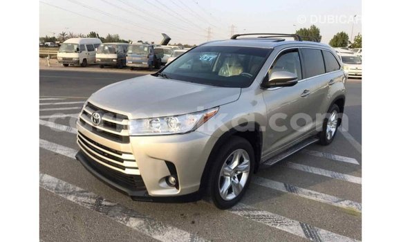 Tenga Imported Toyota Highlander Beige Mota in Import - Dubai in Harare Tenga Imported Toyota Highlander Beige Mota in Import - Dubai in Harare