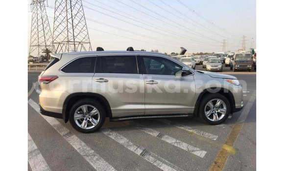 Tenga Imported Toyota Highlander Beige Mota in Import - Dubai in Harare Tenga Imported Toyota Highlander Beige Mota in Import - Dubai in Harare